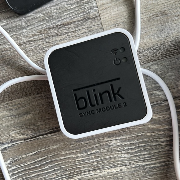 Blink doorbell with sync module 2 and optional tilted wall mount - Picture 2 of 5